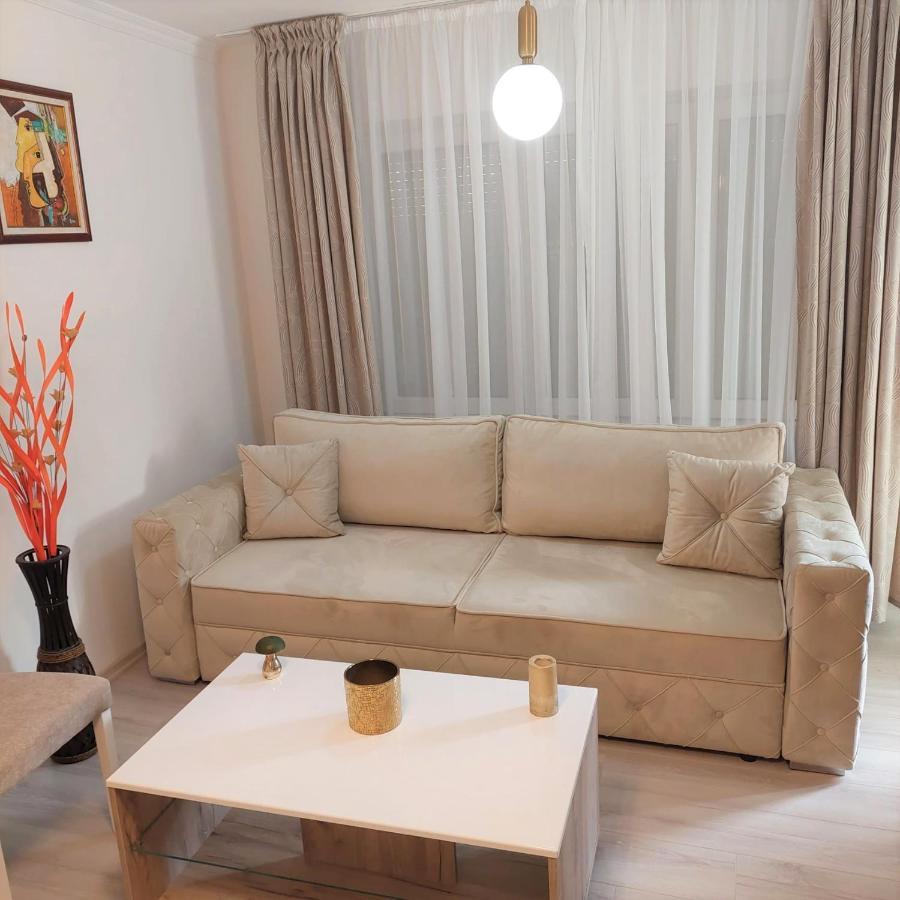 City Lux Square Apartments سكوبجي المظهر الخارجي الصورة