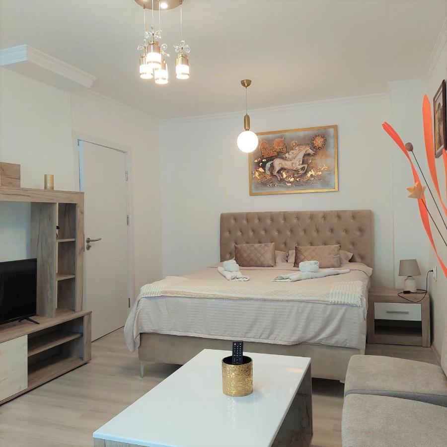 City Lux Square Apartments سكوبجي المظهر الخارجي الصورة