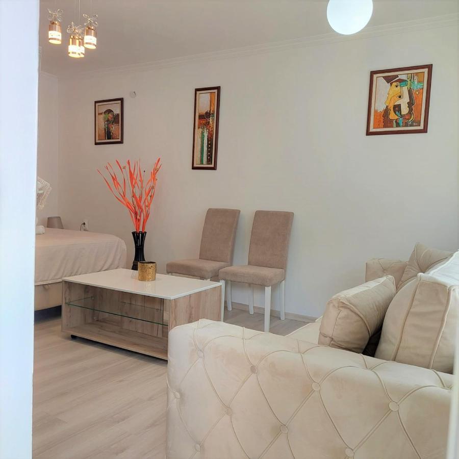 City Lux Square Apartments سكوبجي المظهر الخارجي الصورة